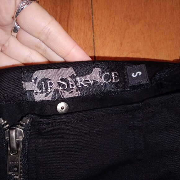 Mini Lip Service skirt - Picture 3 of 3